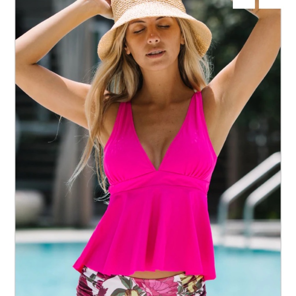 NWT Beachsissi Cute Pink Swim Tankini Top. Size Large